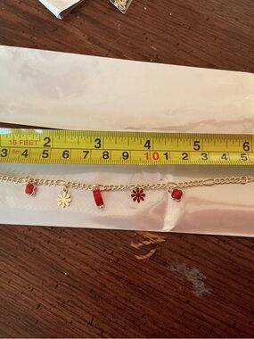 Fashion Jewelry Gold Tone Chain Bracelet with Red Flower Charms